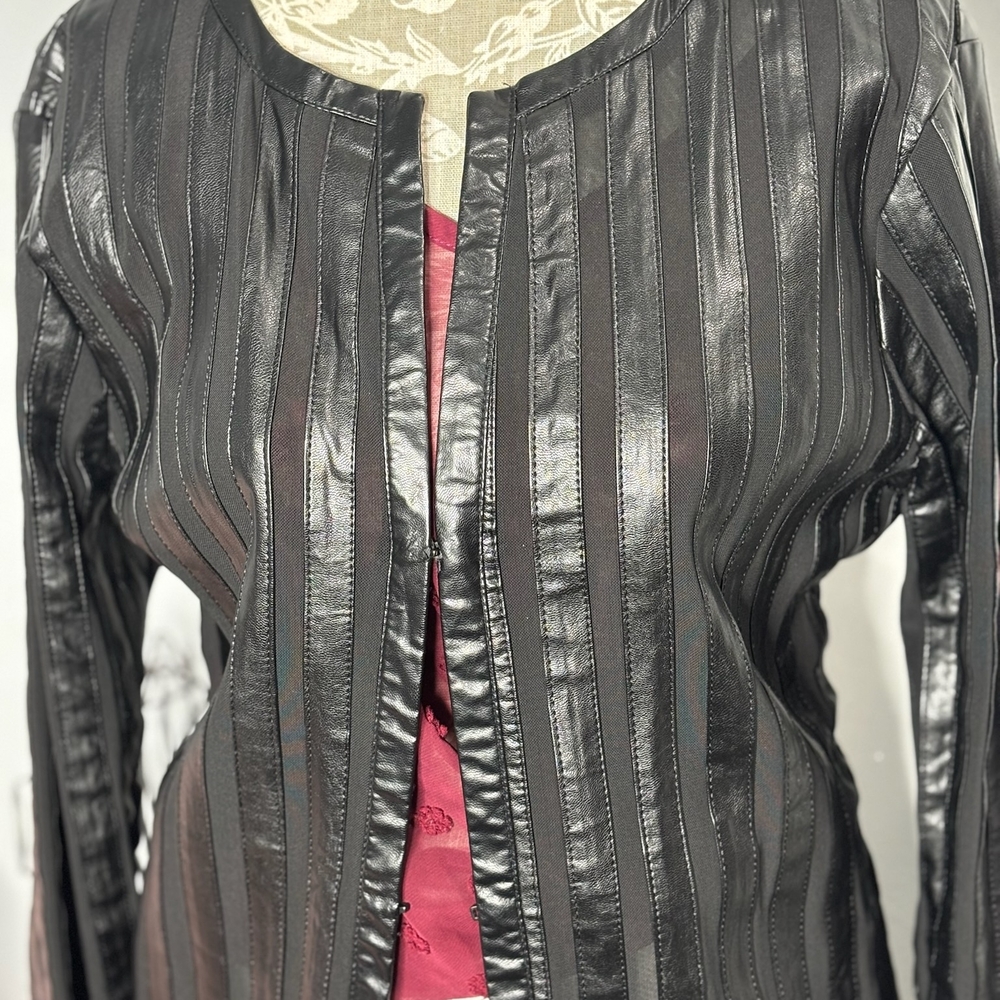VENUS‎ Black Striped Polyurethane Top